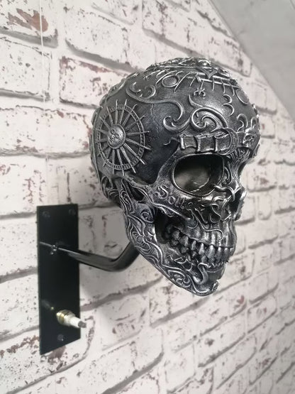 SkullRide Throne – Le support mural 2-en-1 pour casque et veste au style affirmé