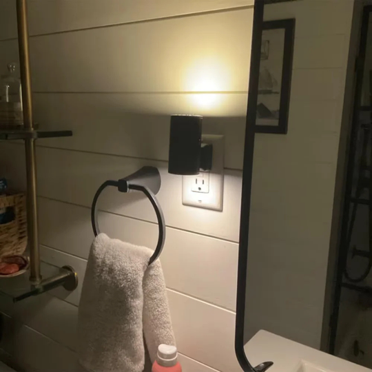 AuraSense™ – La lumière qui comprend vos besoins dès la tombée de la nuit