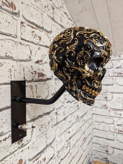 SkullRide Throne – Le support mural 2-en-1 pour casque et veste au style affirmé