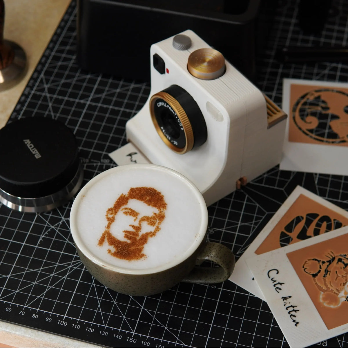 LatteArt – Le décorateur mécanique à pochoirs pour café