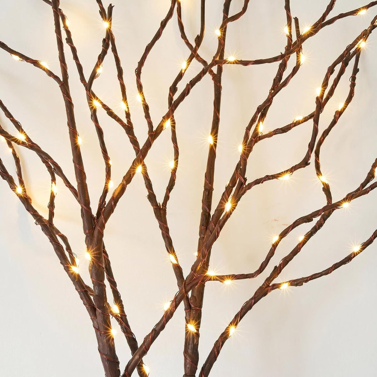 LumiGlow  LED – Les finitions bouleau ou marron s'harmonisent parfaitement avec vos plantes, créant un style unique.