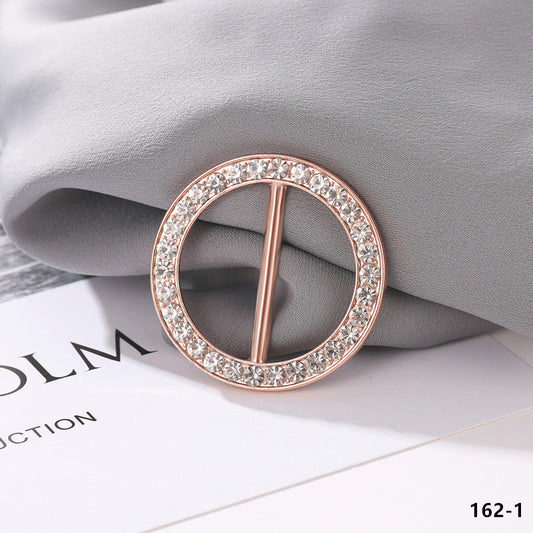 ModaClip™ – L'élégance fixe, du foulard à la veste