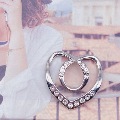 ModaClip™ – L'élégance fixe, du foulard à la veste