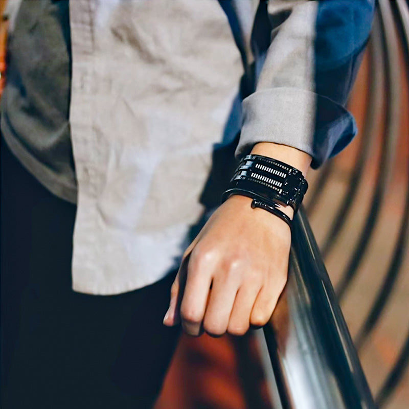 TechStyle Watch – L'affichage original en code binaire alliant sophistication et durabilité