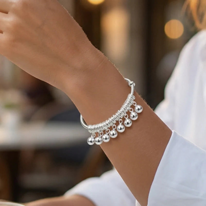 MelodyWrap Elegance – Le bracelet léger et ajustable au tintement délicat